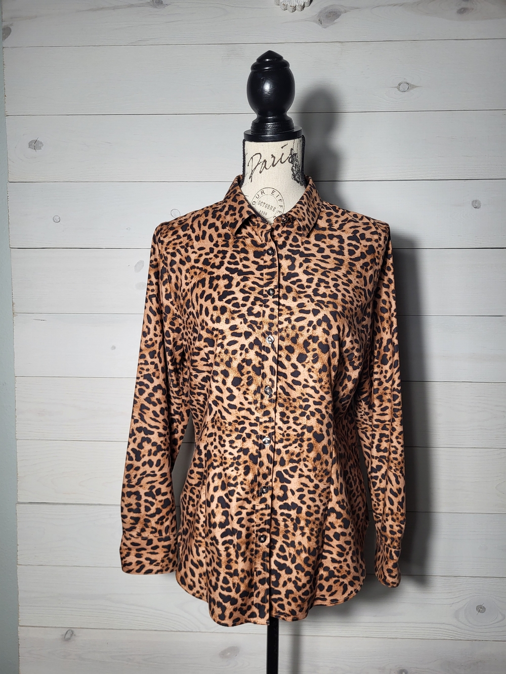 Chico's Shirt Cheetah Print No Iron Chic Stretch Cotton Button-Front Top.
